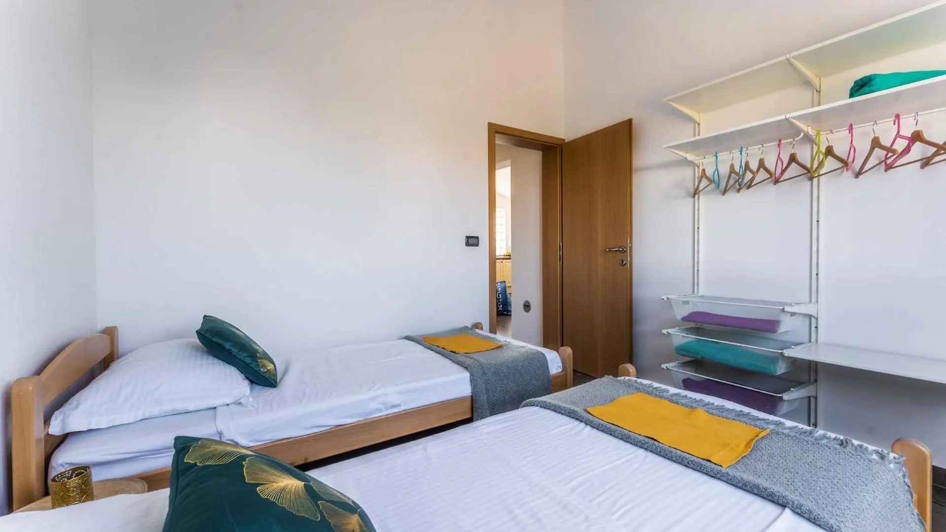 Villa Sunshine - Private Heated Pool & Sport Fields Galizana 0*,  Croatia