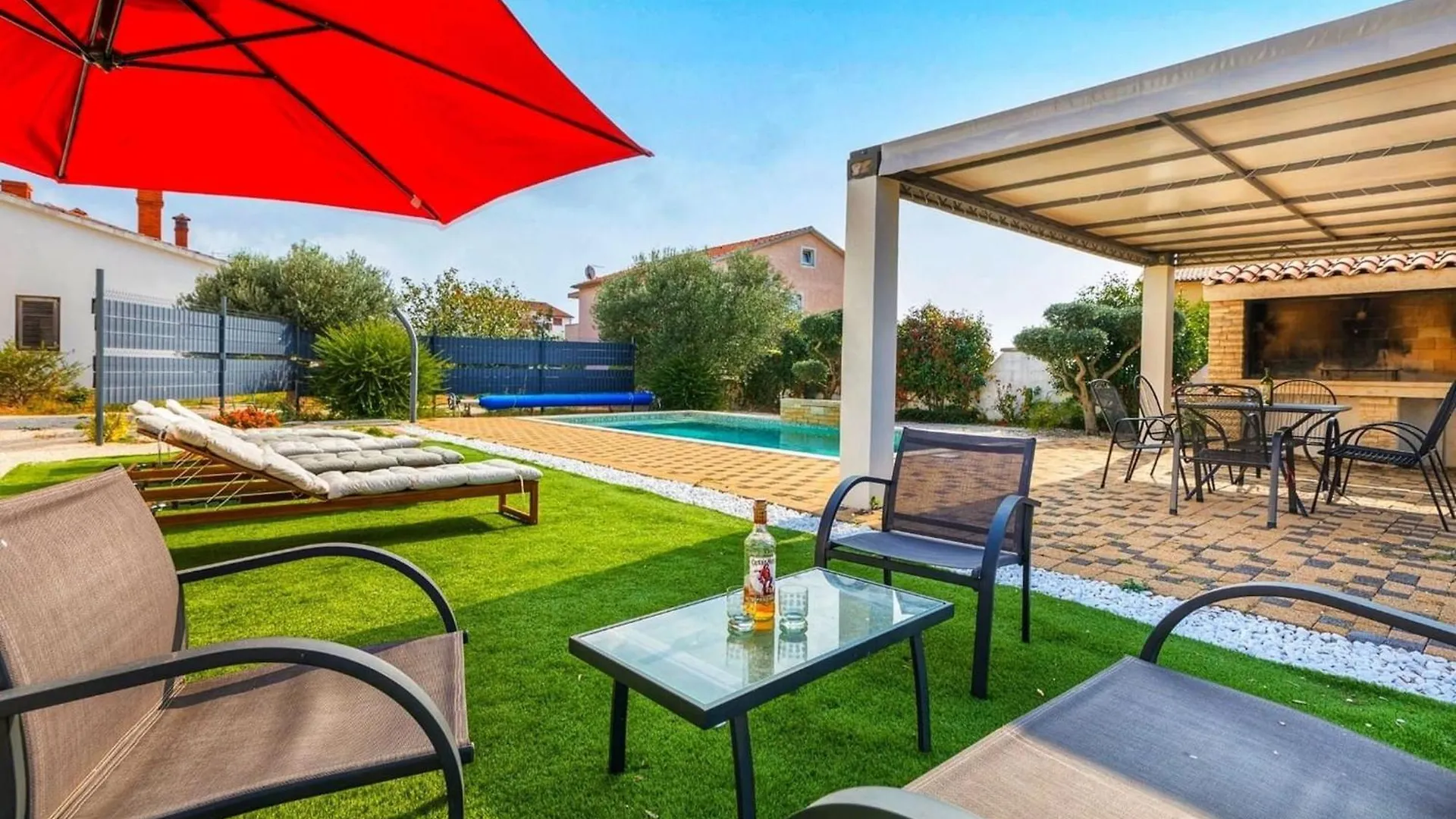 Villa Sunshine - Private Heated Pool & Sport Fields Galizana