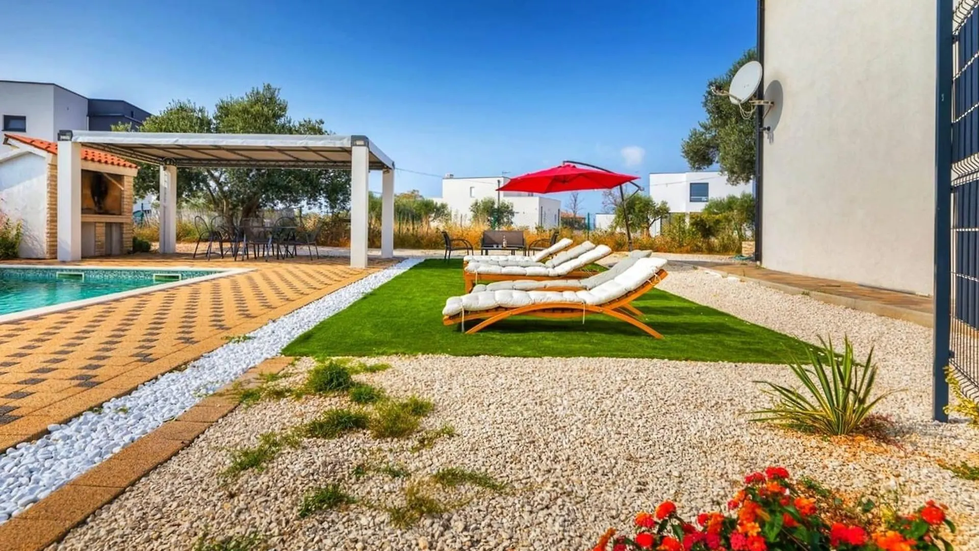 Villa Sunshine - Private Heated Pool & Sport Fields Galizana Holiday home