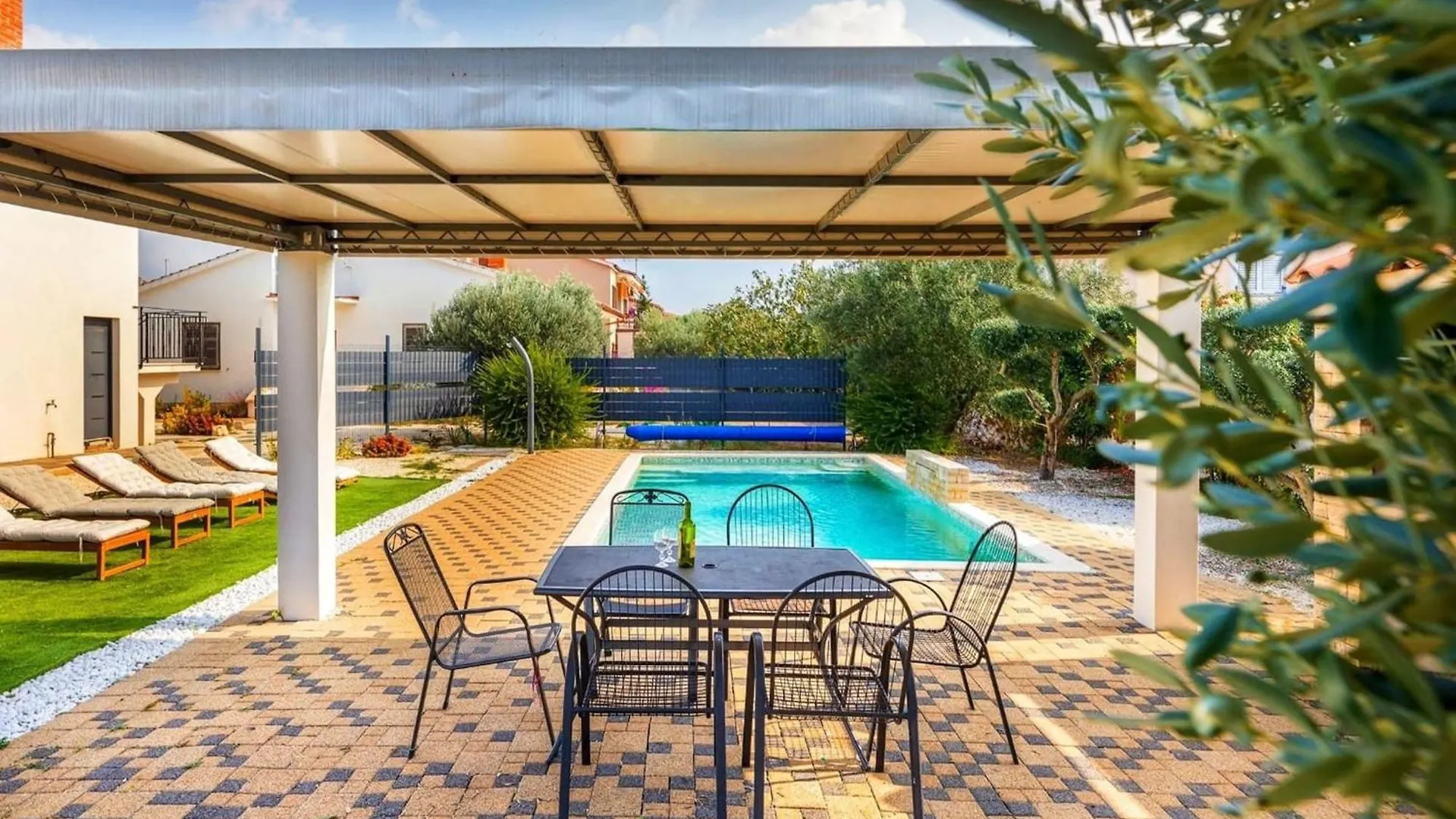 Villa Sunshine - Private Heated Pool & Sport Fields Galizana 0*,  Croatia