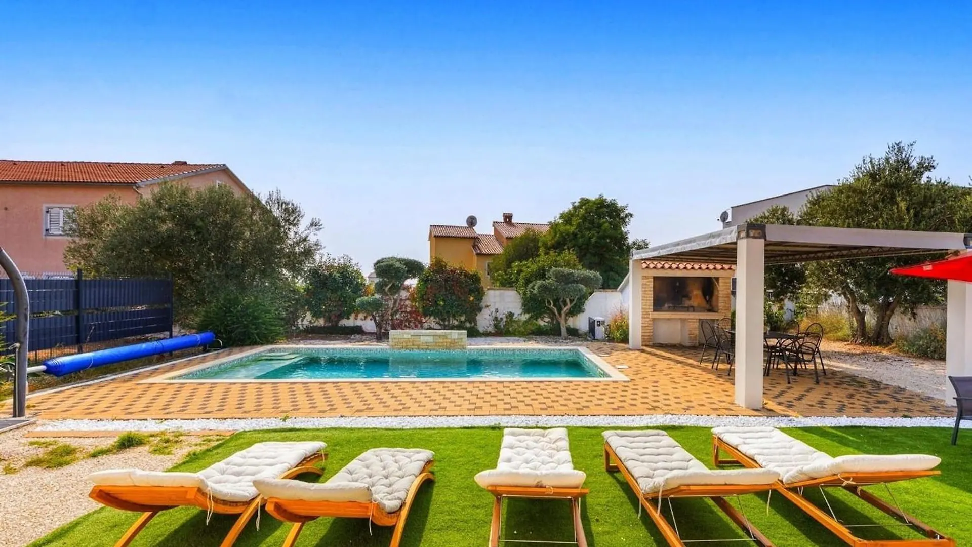 Villa Sunshine - Private Heated Pool & Sport Fields Galizana Croatia