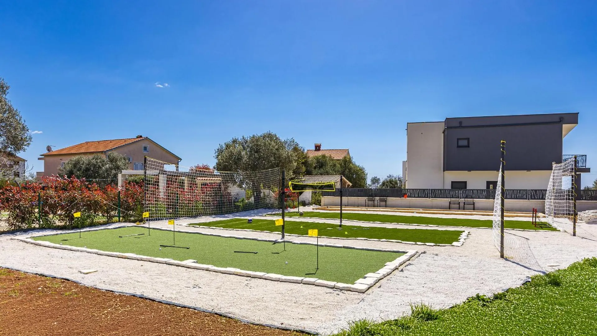 Villa Sunshine - Private Heated Pool & Sport Fields Galizana Croatia