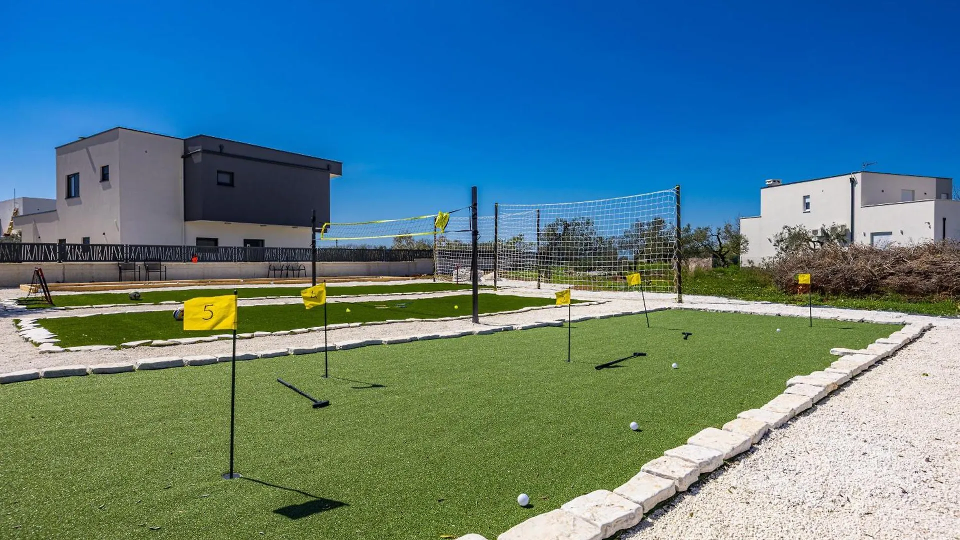 Villa Sunshine - Private Heated Pool & Sport Fields Galizana 0*,  Croatia