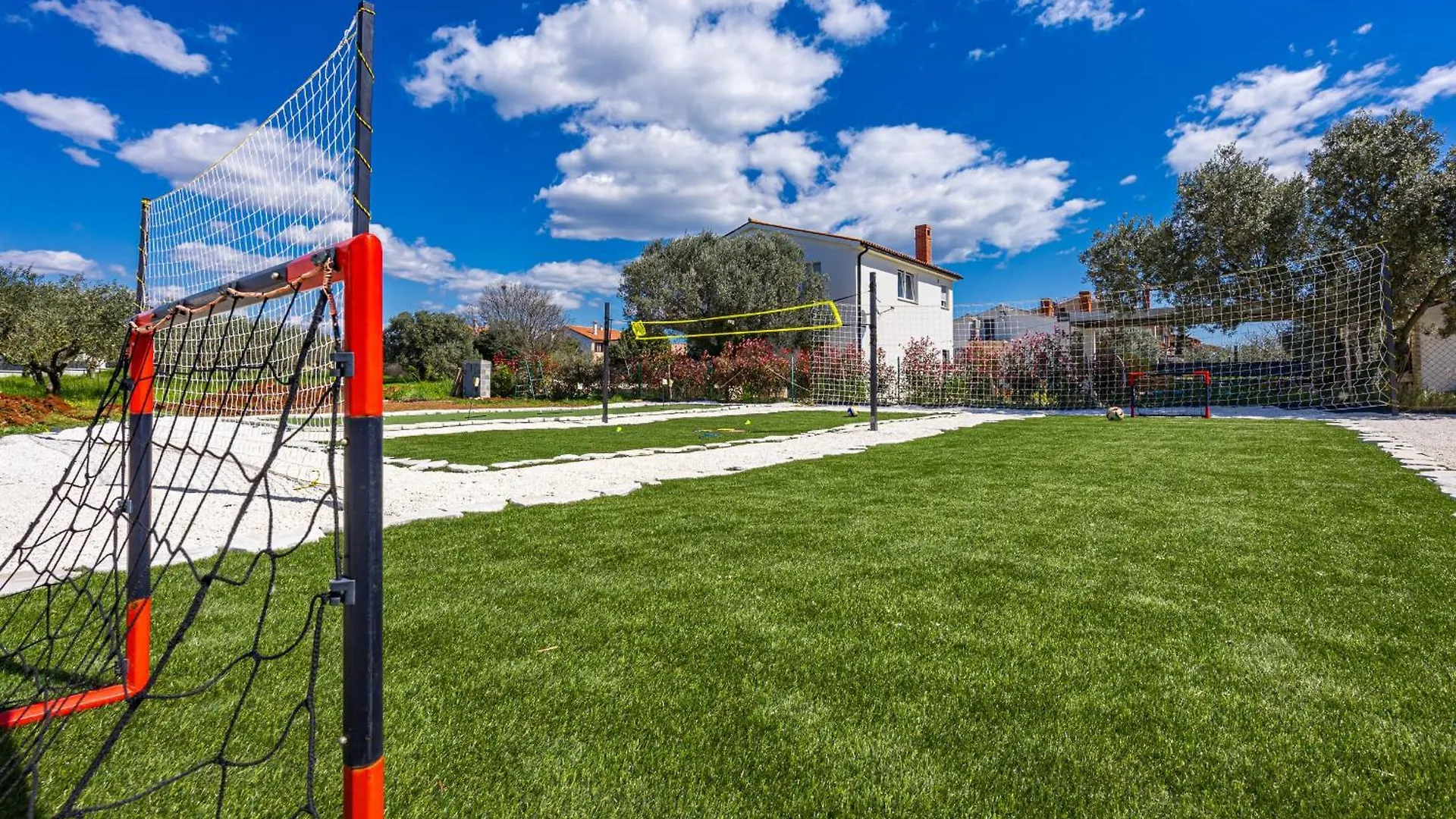 Villa Sunshine - Private Heated Pool & Sport Fields Galizana Holiday home