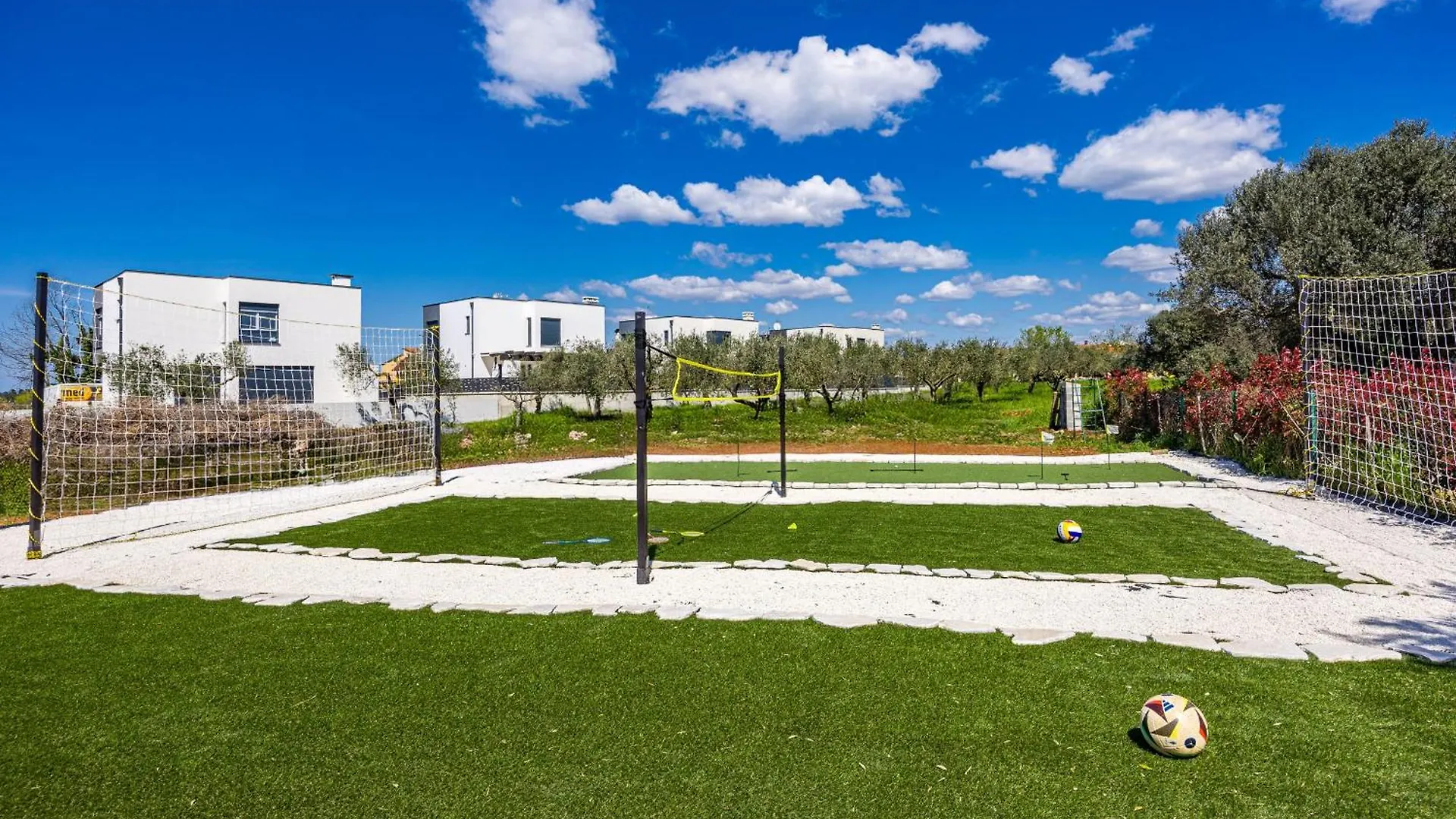 Villa Sunshine - Private Heated Pool & Sport Fields Galizana