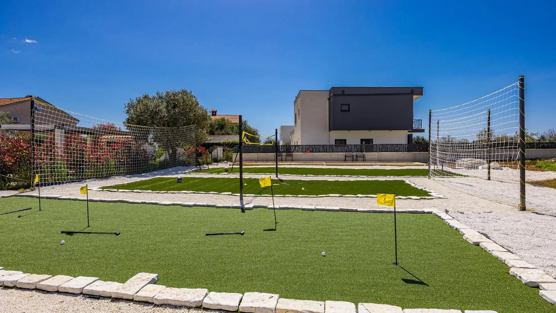 Villa Sunshine - Private Heated Pool & Sport Fields Galizana 0*,